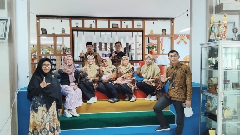 Fakultas Dakwah dan Ilmu Komunikasi UIN Imam Bonjol Padang Lakukan Kunjungan Akademik ke Perpustakaan UIN Salatiga