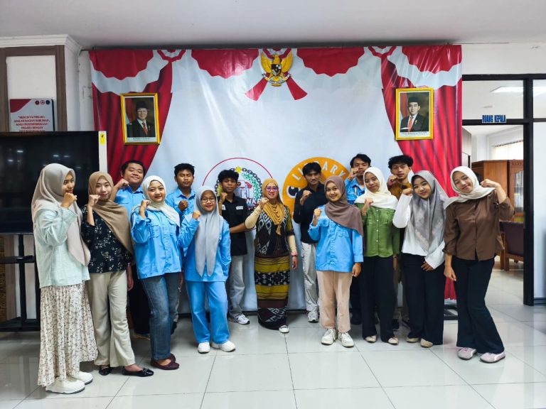 Eksplorasi Inovasi Layanan Perpustakaan, Prodi Perpustakaan dan Sains Informasi FUAH Laksanakan Library Tour